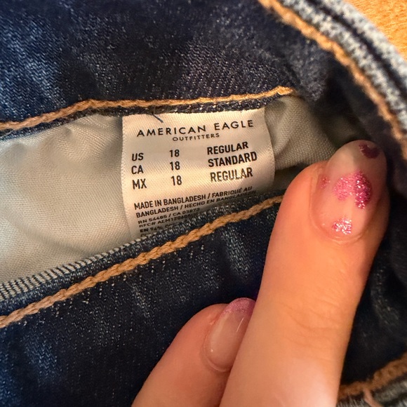American Eagle Outfitters Mom Jean - Picture 5 of 5